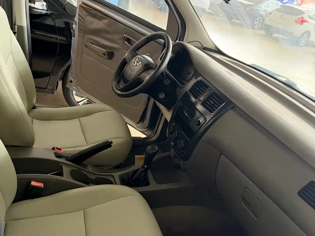 Wuling Rongguang V — миниатюра 15