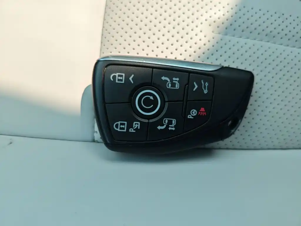 Buick GL8 Hybrid — миниатюра 9