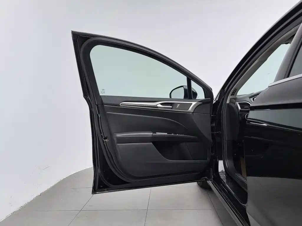 Ford Mondeo — миниатюра 8