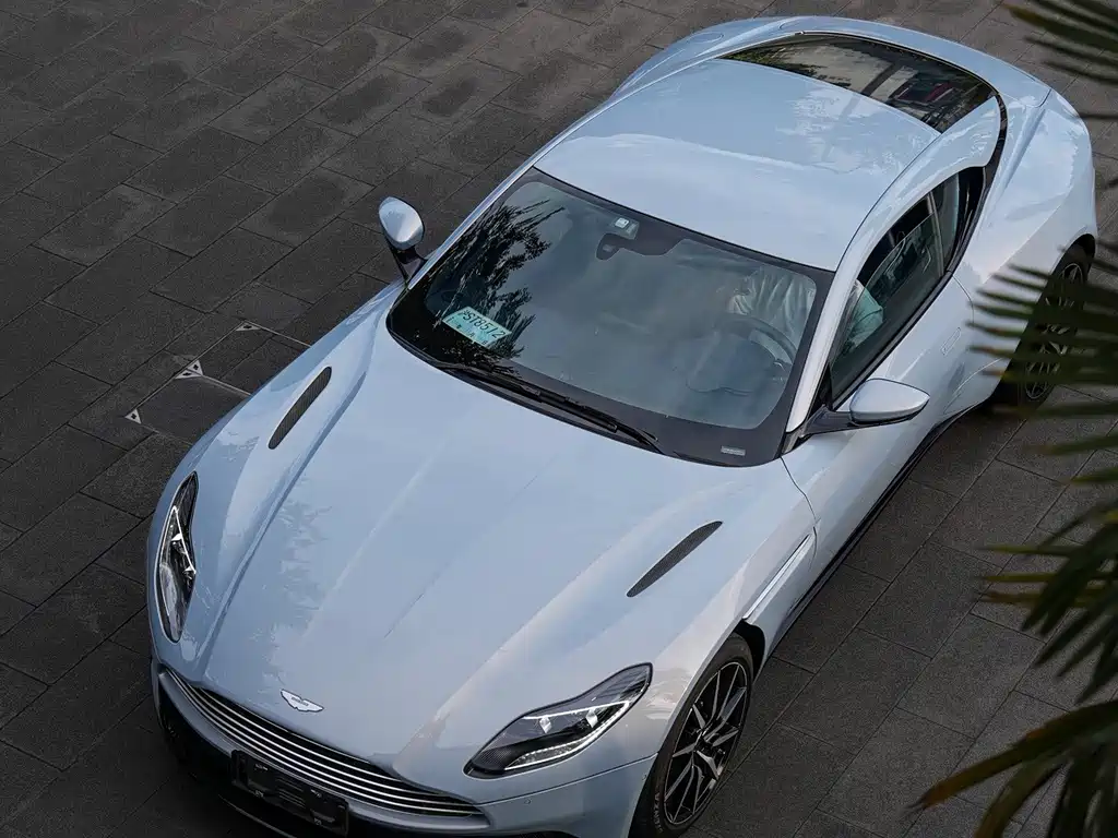 Aston Martin DB11 — миниатюра 4