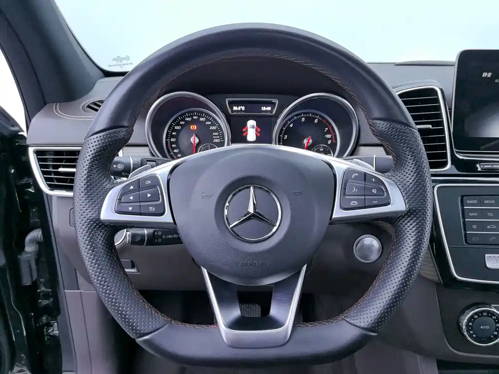 Mercedes-Benz GLE (Import) — миниатюра 9