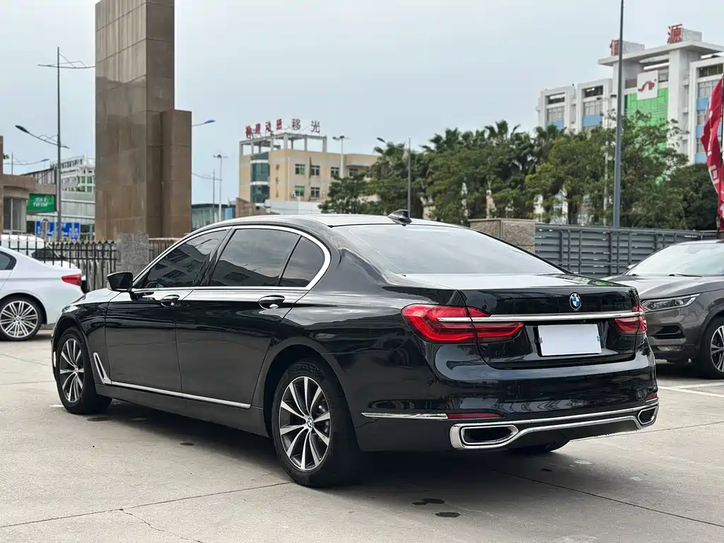 BMW 7 Series 7 2016 730Li Lead