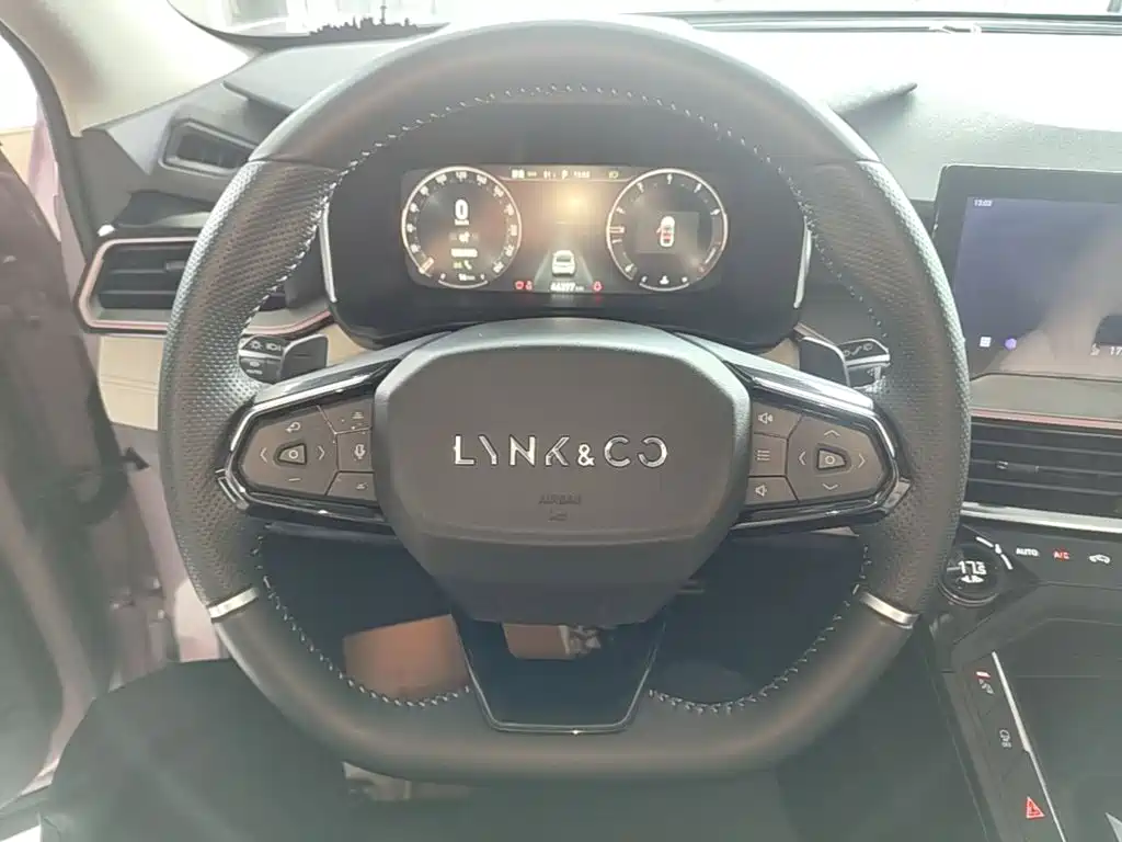 Lynk & Co 06 — миниатюра 11