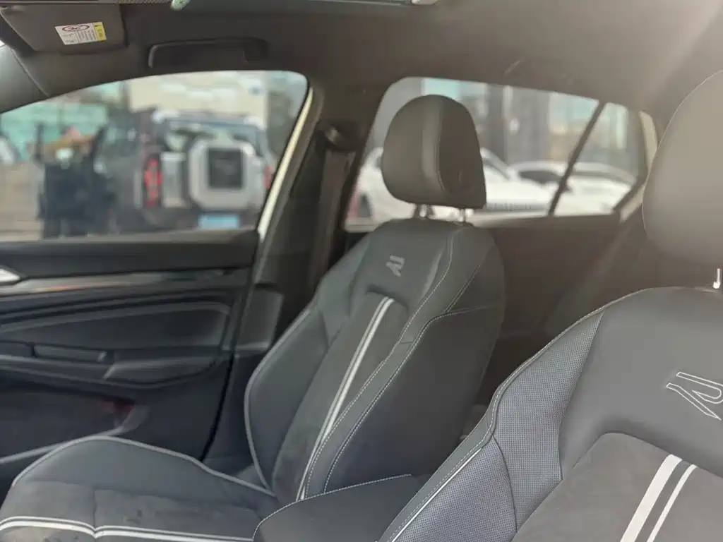 Volkswagen Golf — миниатюра 18