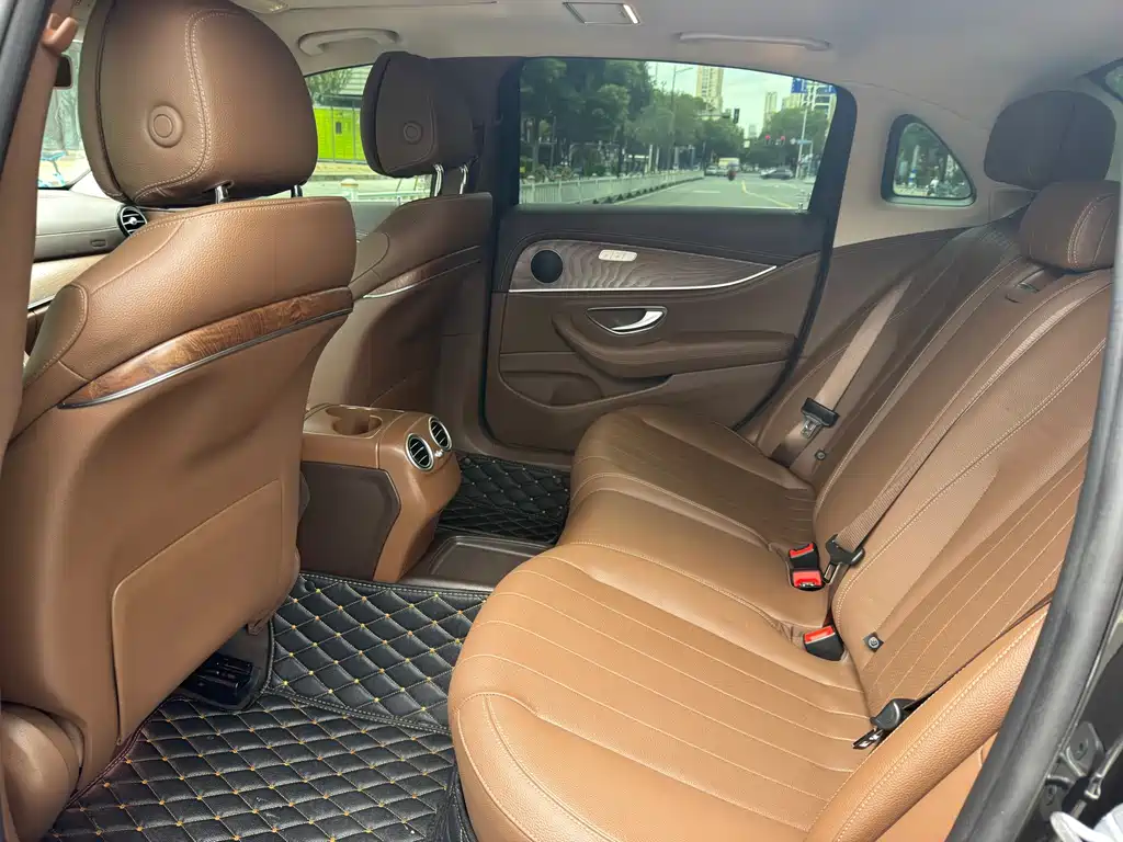 Mercedes-Benz E-Class — миниатюра 6
