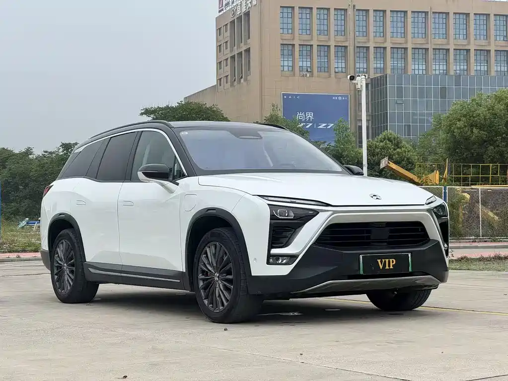 NIO ES8 2018 355KM мест