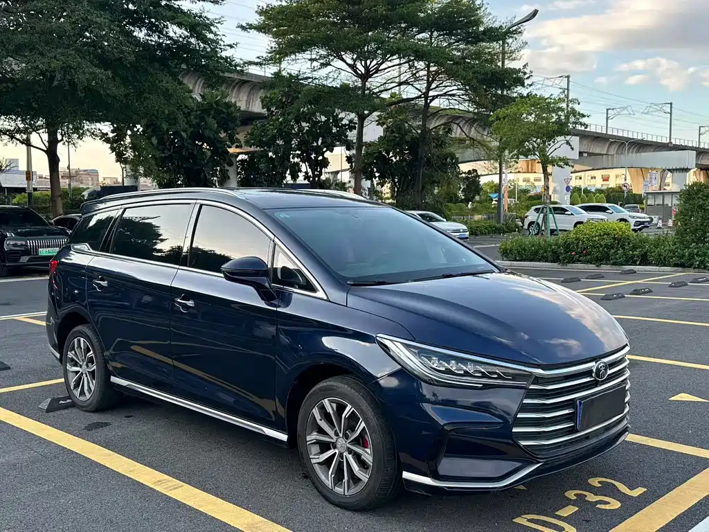 BYD MAX — миниатюра 3