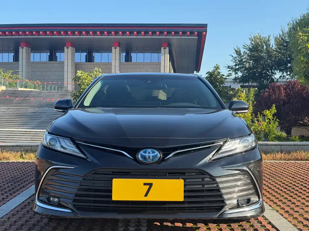 Toyota Camry — миниатюра 2