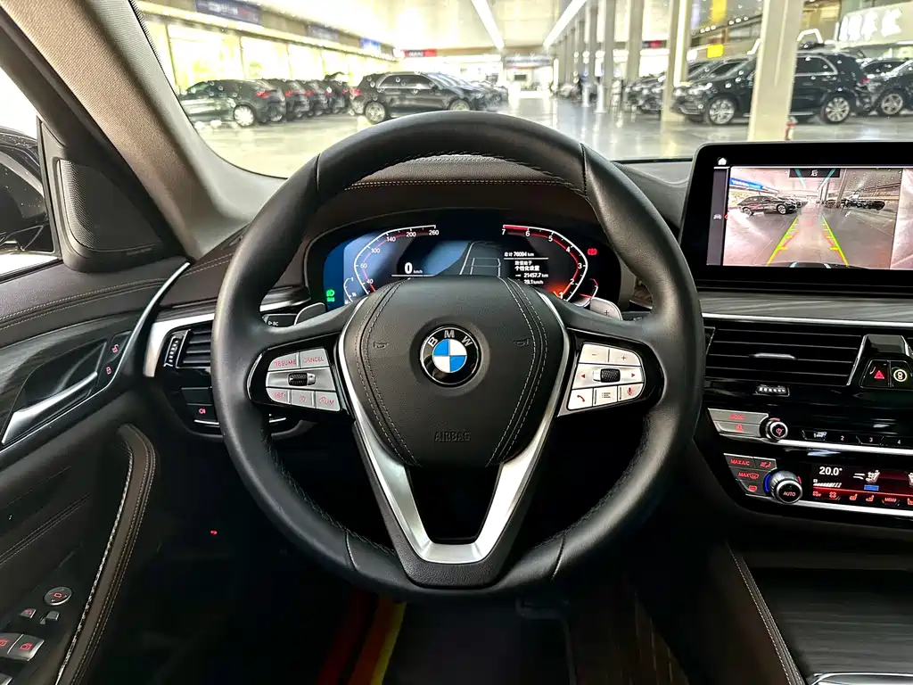BMW 5 Series — миниатюра 11