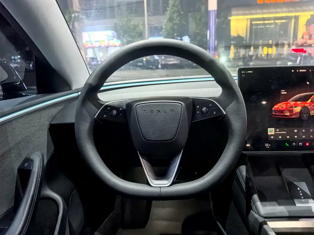 Tesla Model 3 — миниатюра 7