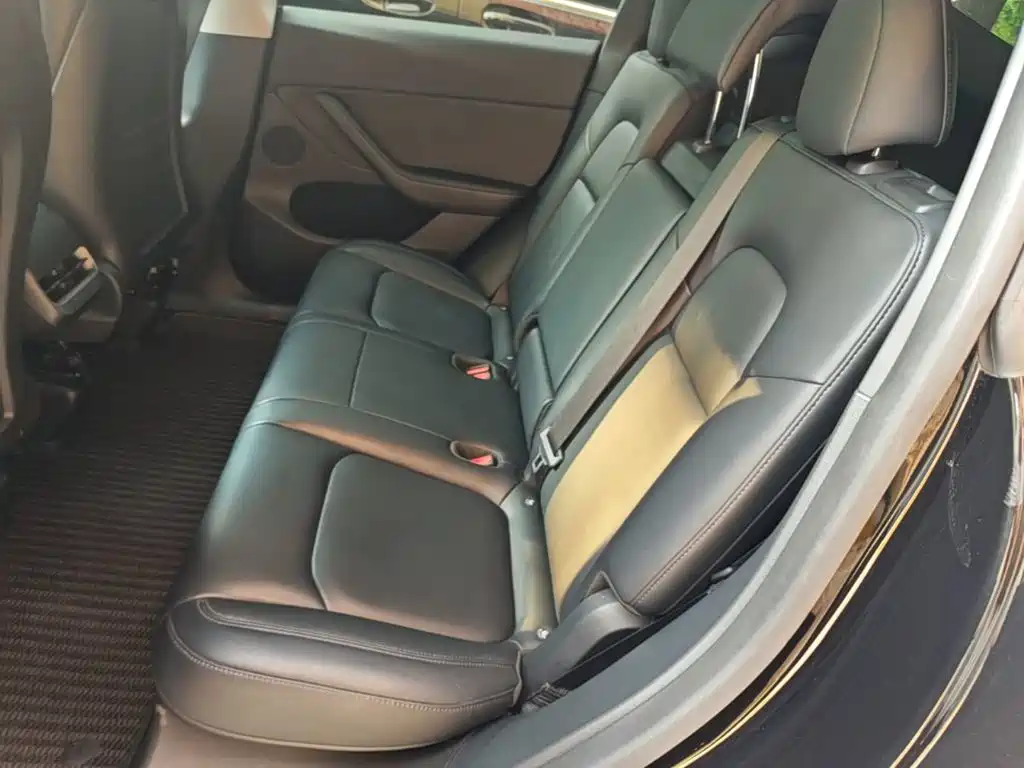 Tesla Model Y — миниатюра 17