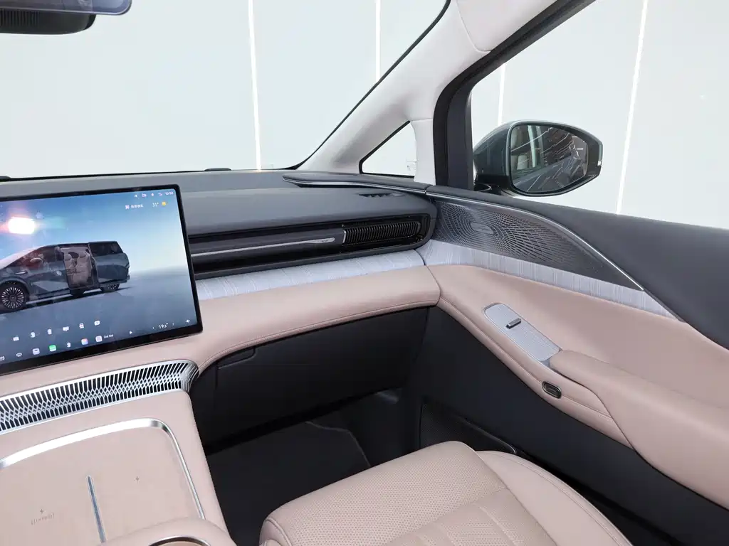 XPeng X9 — миниатюра 20