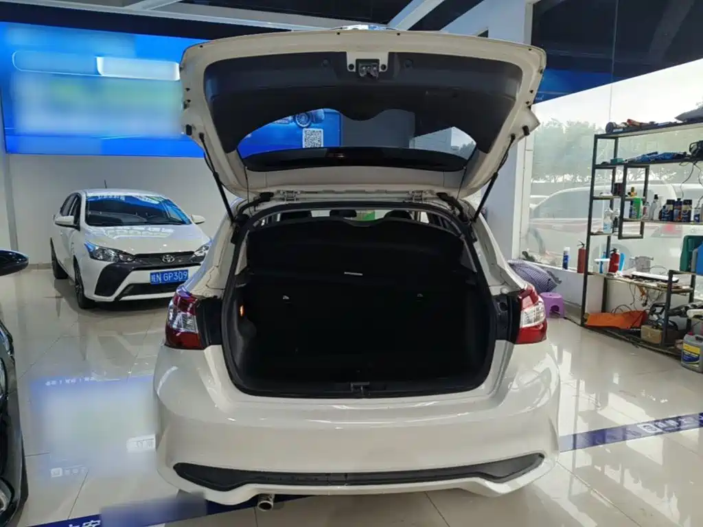 Nissan Tiida — миниатюра 19