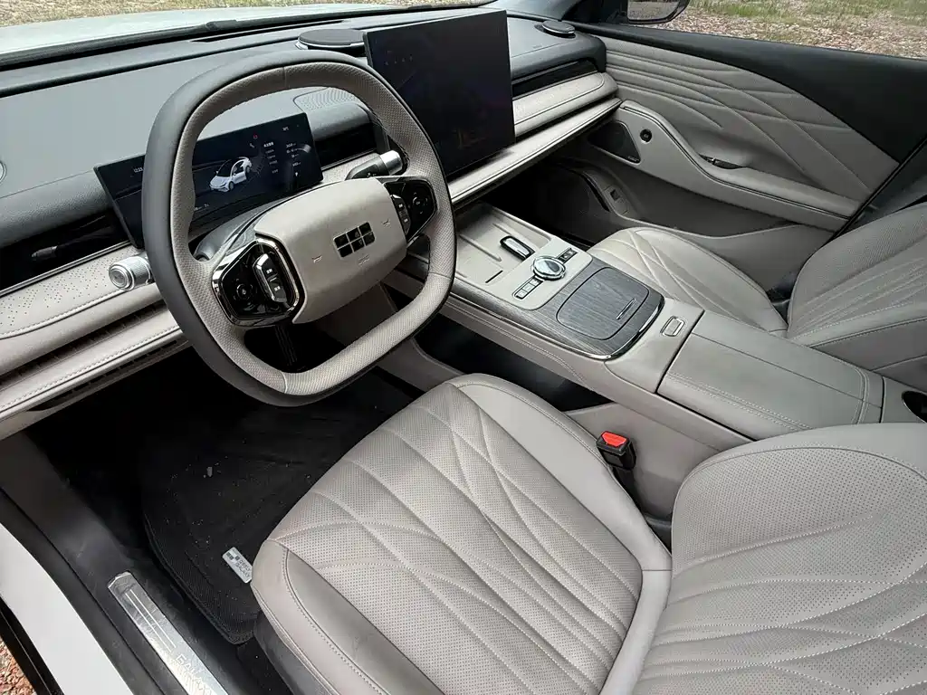 Geely Galaxy Galaxy 8 8 2025 130km EM-i Premium