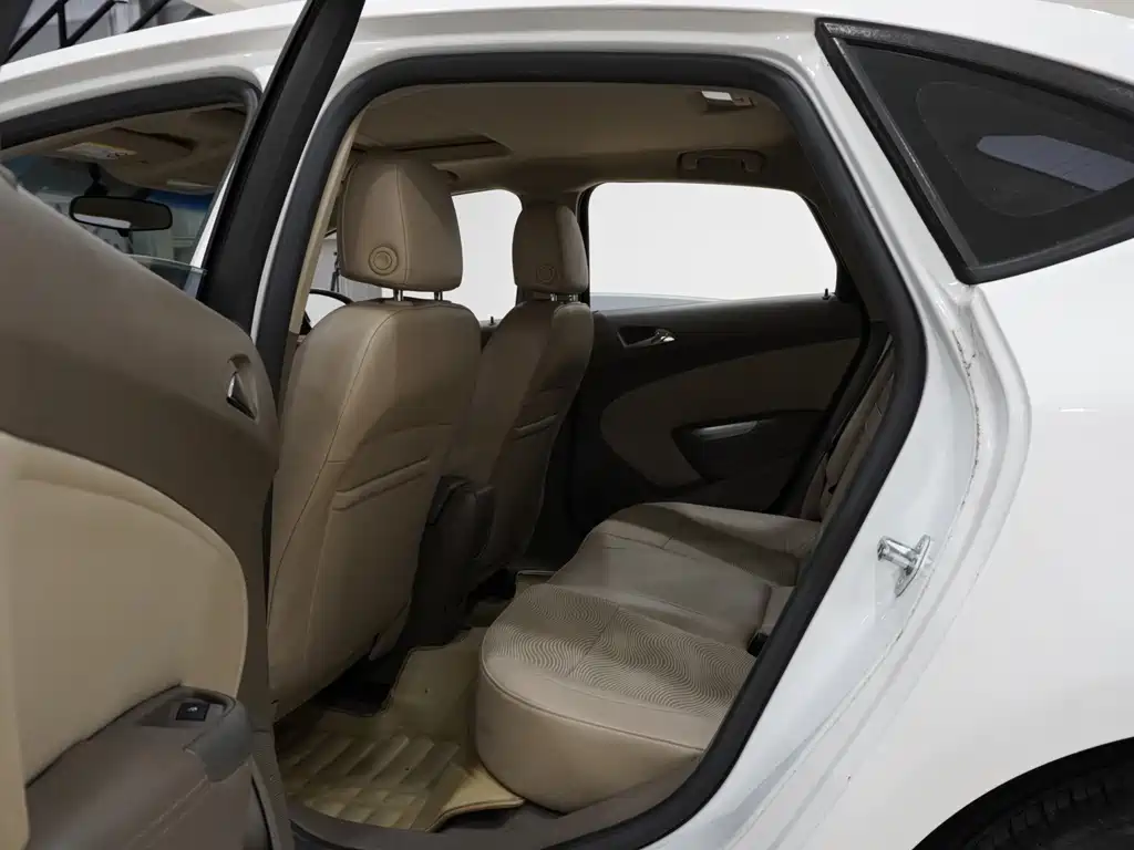 Buick Excelle — миниатюра 8