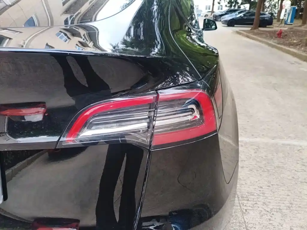 Tesla Model Y — миниатюра 8