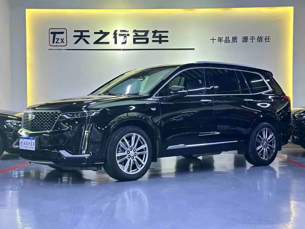 CADILLAC XT6