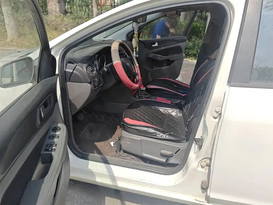 Ford Focus 2012 1.8L AT