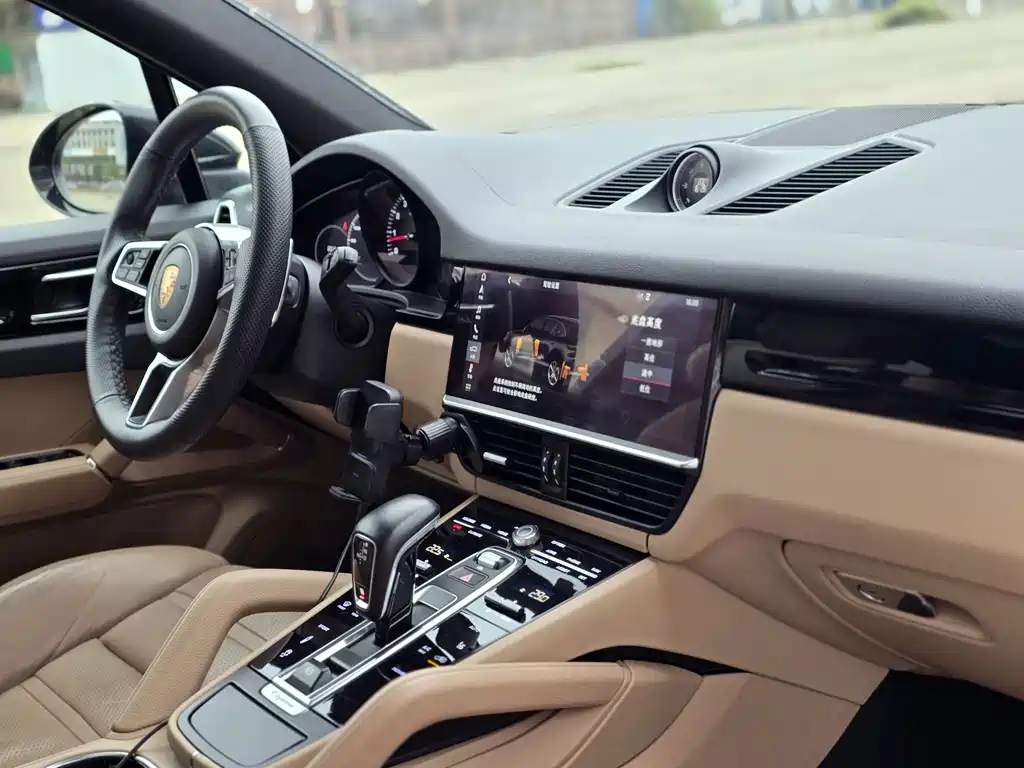 Porsche Cayenne — миниатюра 10