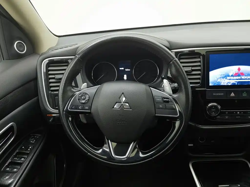 Mitsubishi Outlander — миниатюра 11