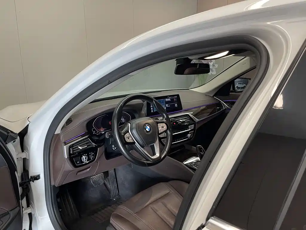 BMW 5 Series — миниатюра 27