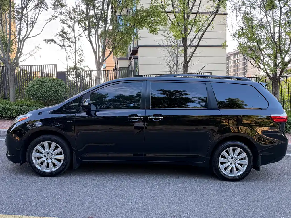Toyota Sienna — миниатюра 8