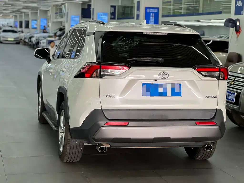 Toyota RAV4 — миниатюра 3