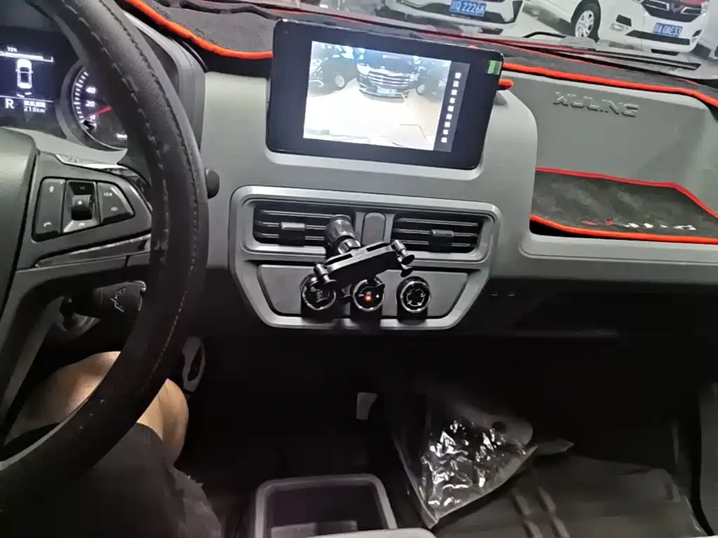 Wuling Yangguang — миниатюра 13