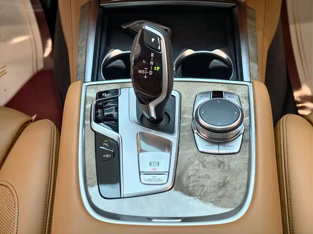 BMW 7 Series — миниатюра 19