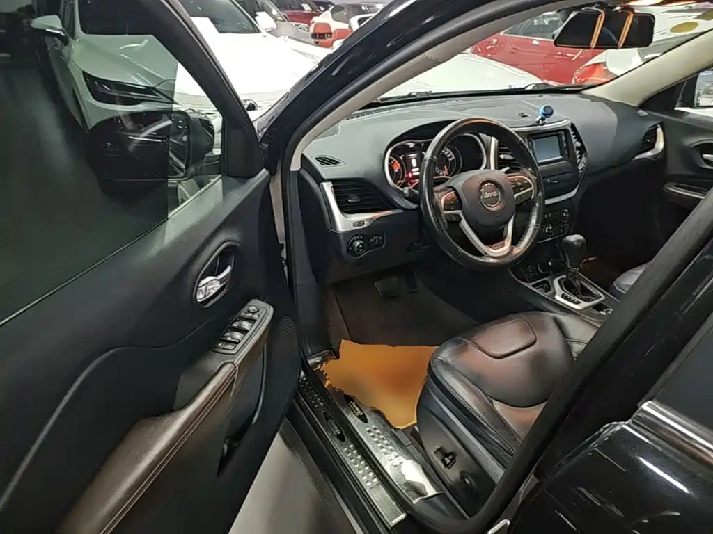 Jeep Cherokee — миниатюра 16