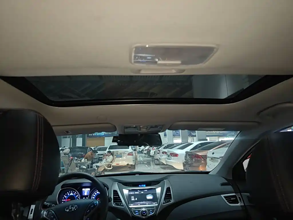 Hyundai Elantra Langdong — миниатюра 18