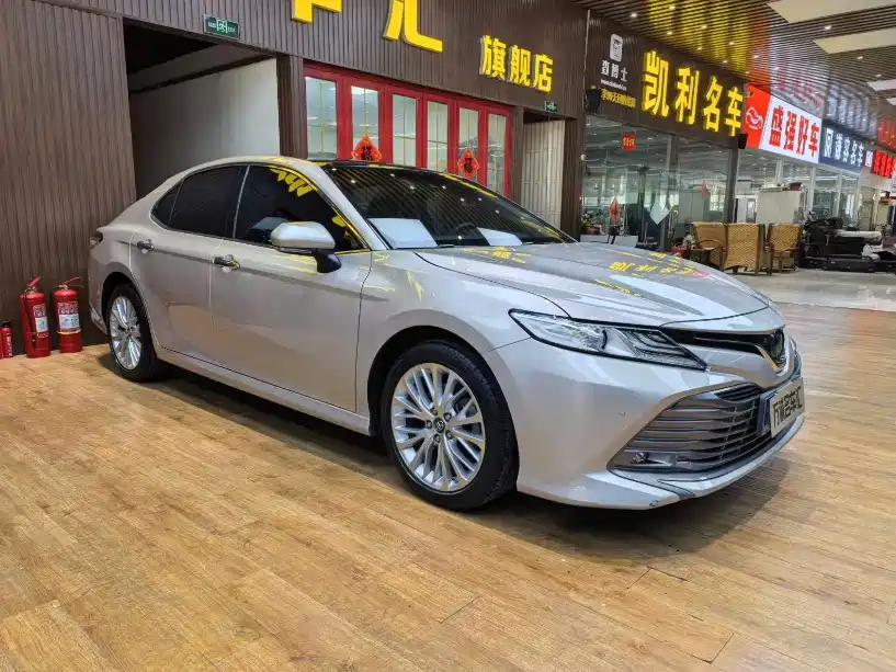 Toyota Camry — миниатюра 3