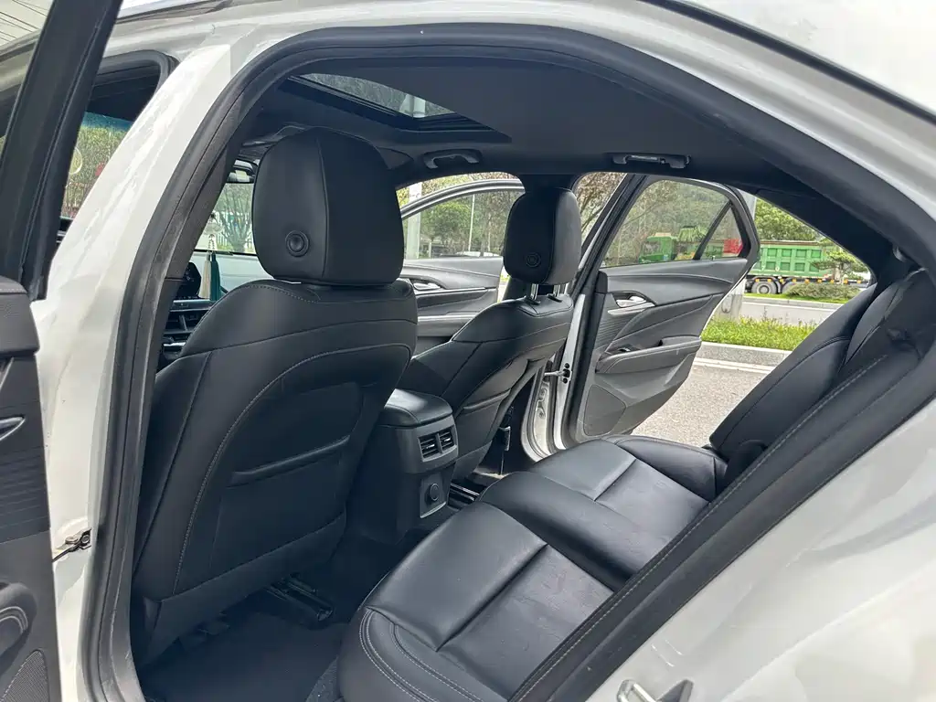 Cadillac CT4 — миниатюра 8