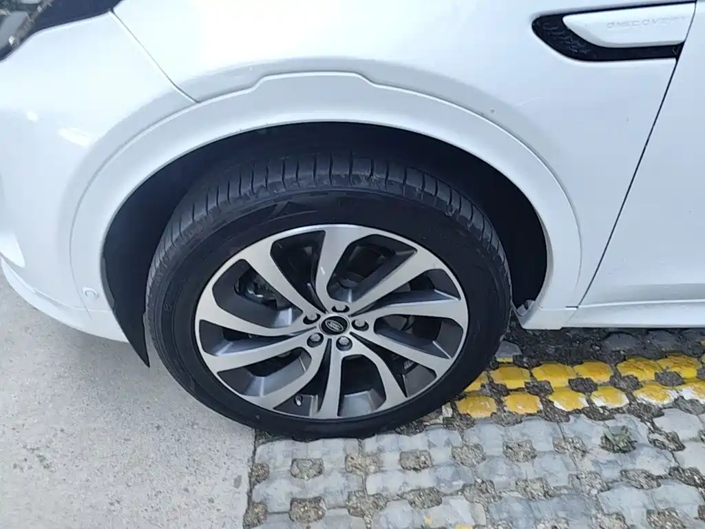 Land Rover Discovery Sport — миниатюра 23