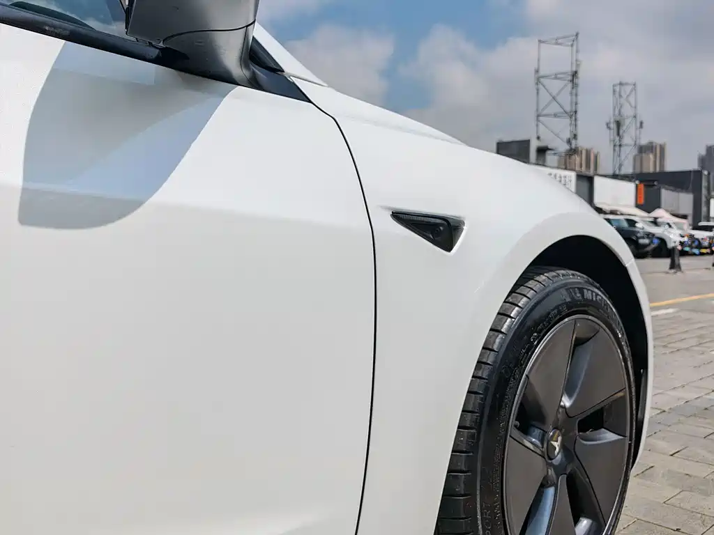 Tesla Model 3 — миниатюра 13