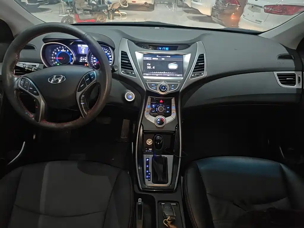 Hyundai Elantra Langdong — миниатюра 10