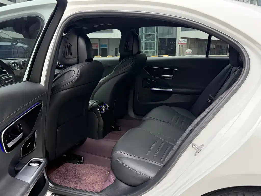 Mercedes-Benz C-Class — миниатюра 6