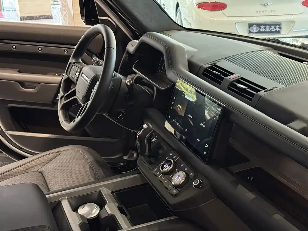 Land Rover Defender — миниатюра 10