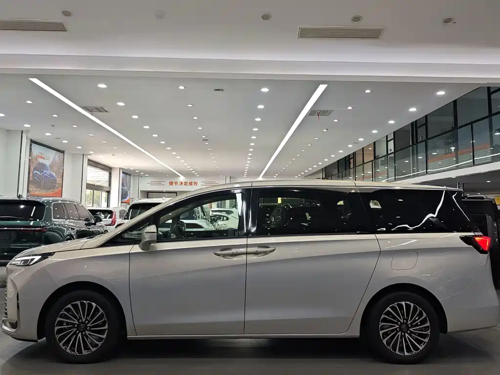 Buick GL8 Hybrid — миниатюра 23