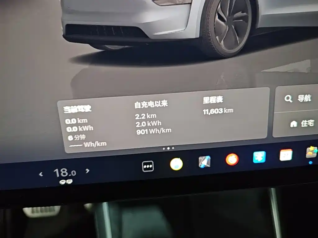 Tesla Model Y — миниатюра 12