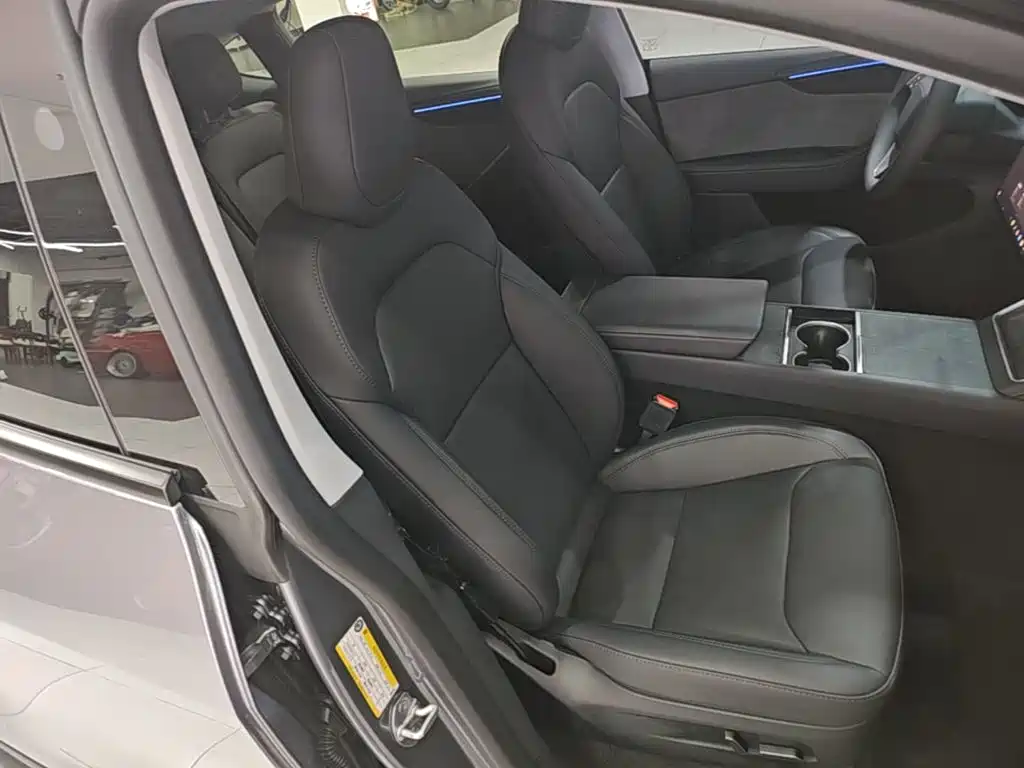 Tesla Model Y — миниатюра 25