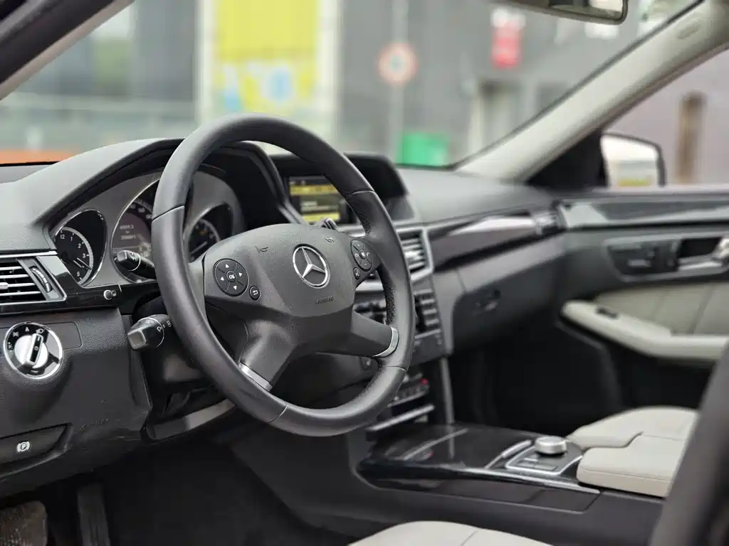 Mercedes-Benz E-Class E 2010 E 300 L Fashion