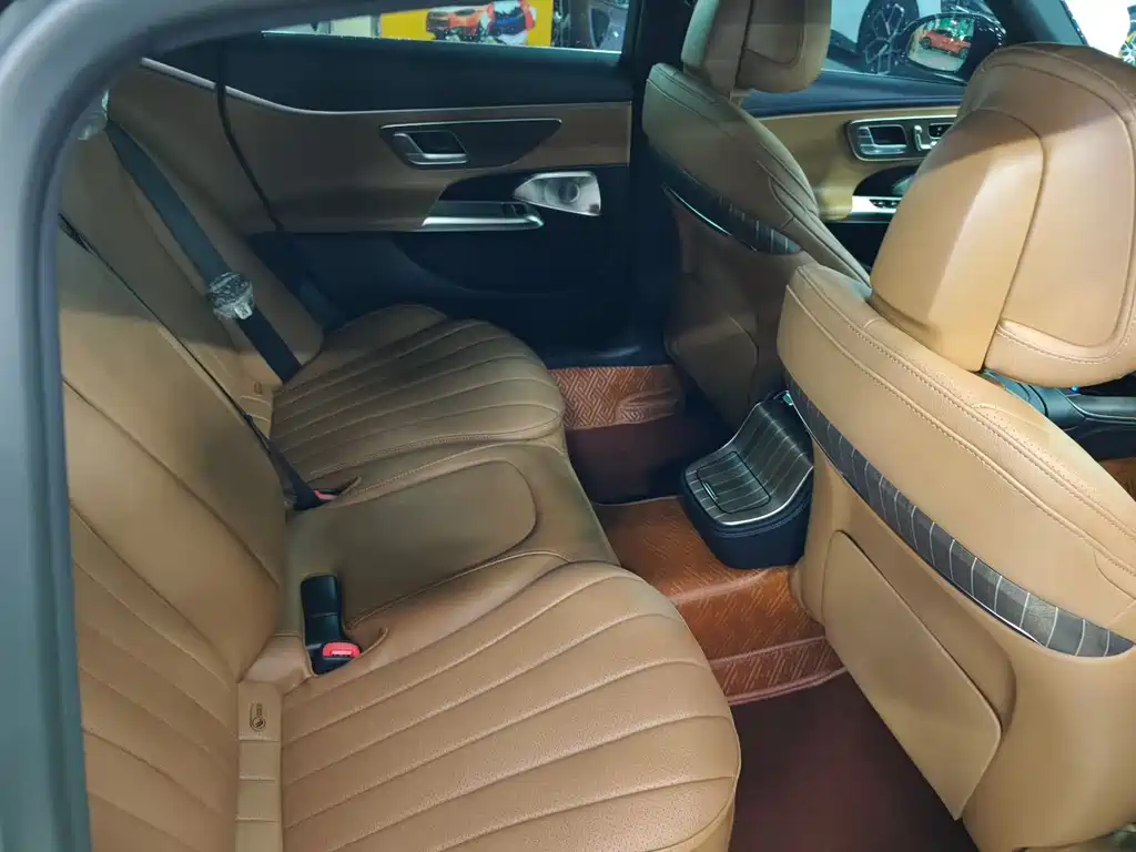 Mercedes-Benz E-Class — миниатюра 3