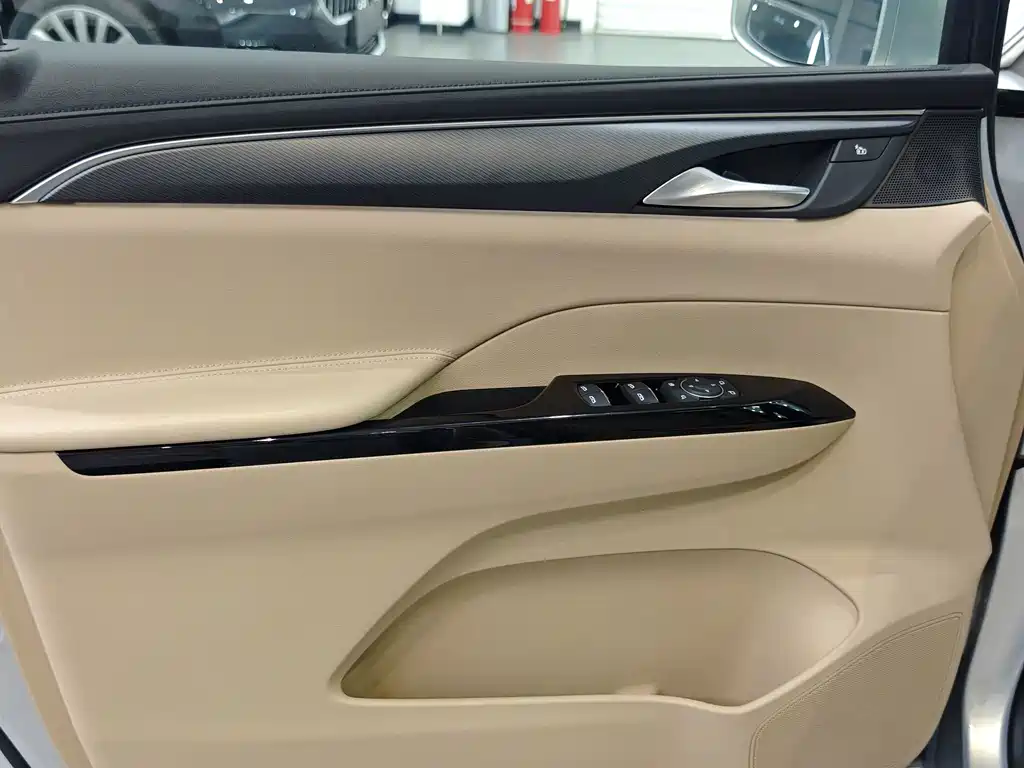 Buick GL8 Hybrid — миниатюра 12