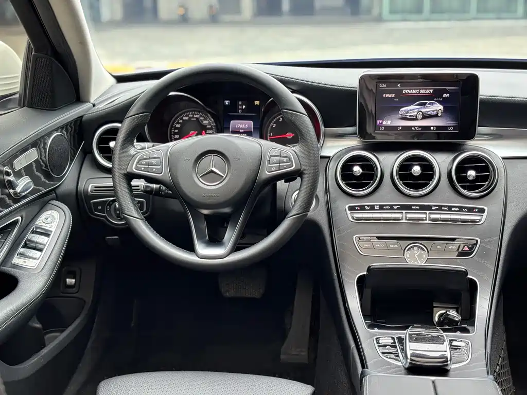 Mercedes-Benz C-Class — миниатюра 10