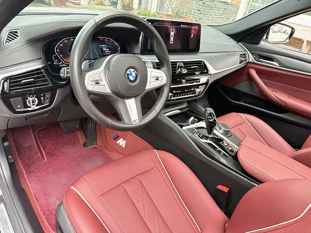 BMW 5 Series — миниатюра 13