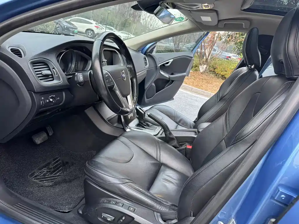 Volvo V40 — миниатюра 7