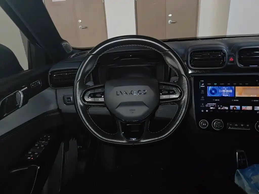Lynk & Co 02 Hatchback — миниатюра 6