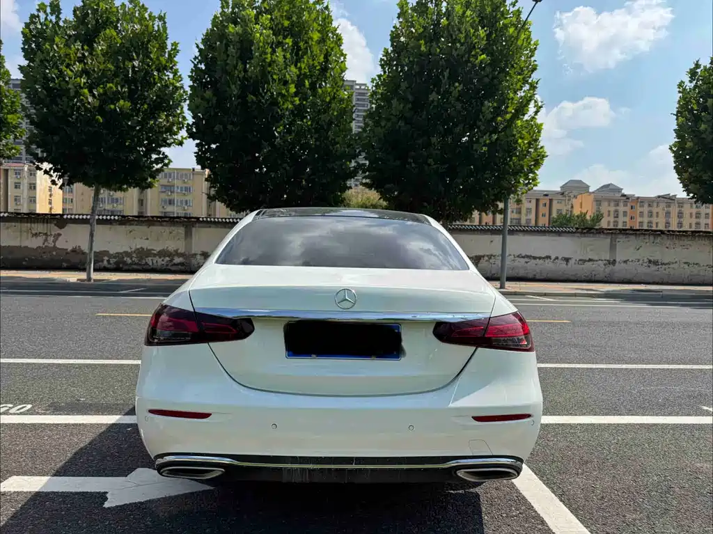 Mercedes-Benz E-Class — миниатюра 8