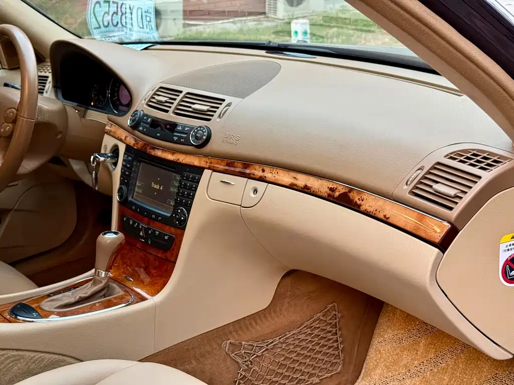 Mercedes-Benz E-Class — миниатюра 15
